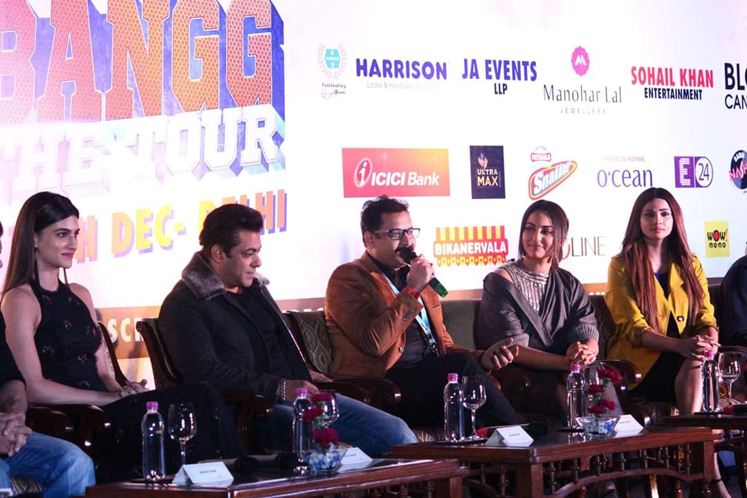 Social Event Setup 4